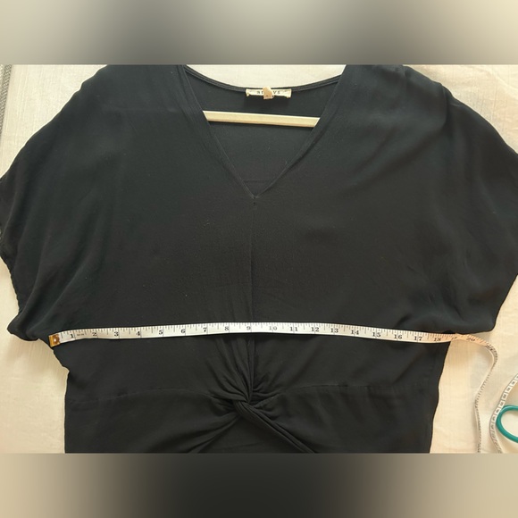 Array Black V-Neck Blouse - Picture 2 of 6